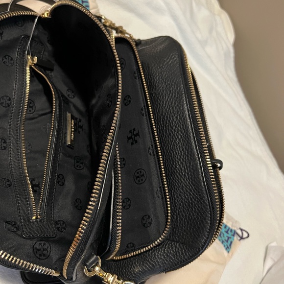 Beautiful Tory Brunch slightly used still in excellent condition.Black Color - Picture 2 of 4